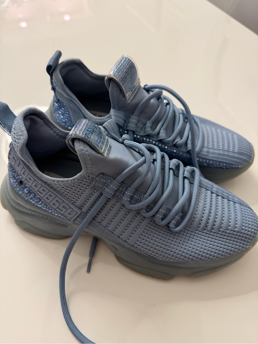 Woman Lightweight Knit Athletic Sneakers in Dusty Blue Steve Madden. Size 8